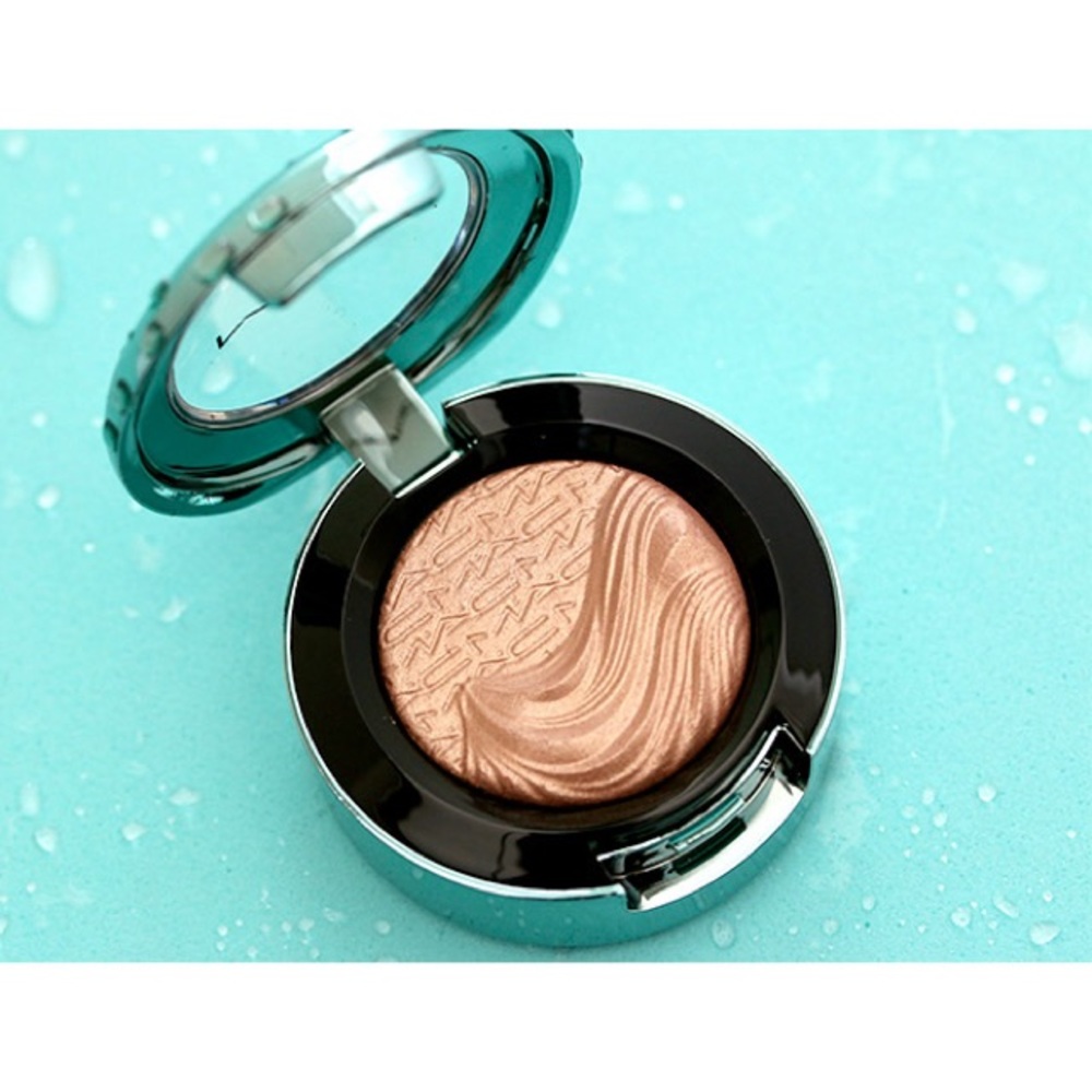 MAC ALLURING AQUATIC EXTRA DIMENSION EYESHADOW IN LORELEI